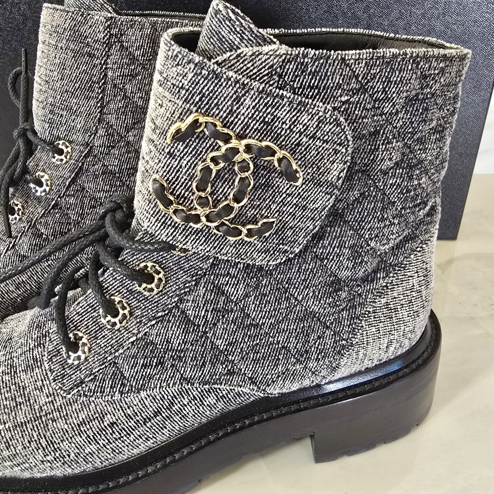 🔥RARE🔥 Chanel CC Velvet Boots - Picture 5 of 13